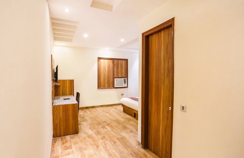 Patel Nagar Hotel | Fabhotel Royal Touch