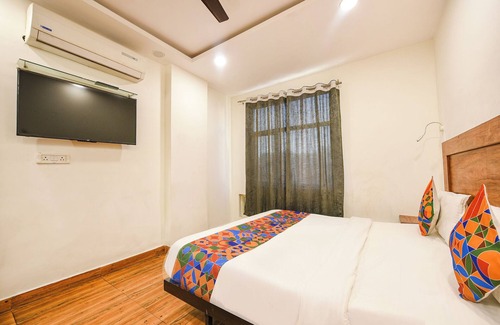 Delhi Hotel | Fabhotel Santosh Residency