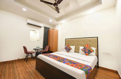 Delhi Hotel | Fabhotel Santosh Residency