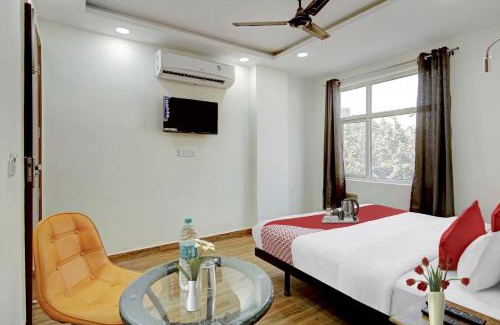 Delhi Hotel | FabHotel Santosh Residency