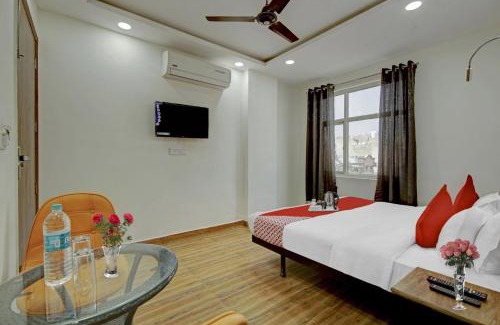 Delhi Hotel | FabHotel Santosh Residency