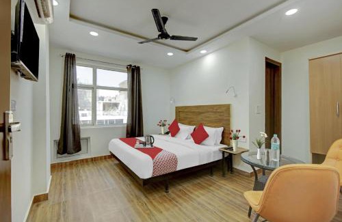 Delhi Hotel | FabHotel Santosh Residency