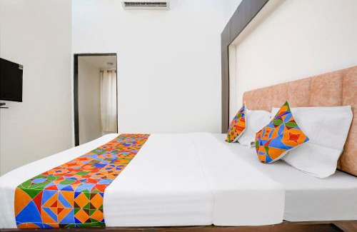 Nashik Hotel | FabHotel Saroj Inn - Mumbai Naka