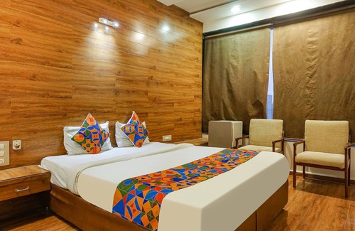 Ahmednagar Hotel | Fabhotel Shades Of Royal