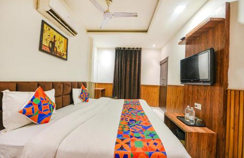 Azadpur Hotel | FabHotel Shri Sai DX - Nr Adarsh Nagar Metro
