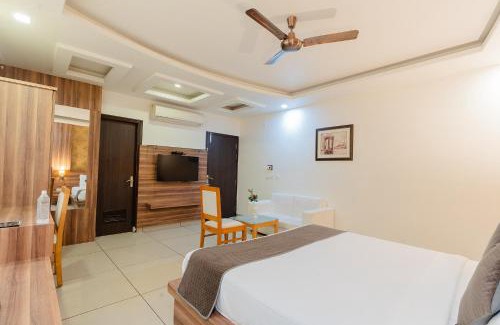 Malviya Nagar Hotel | FabHotel Signature Inn