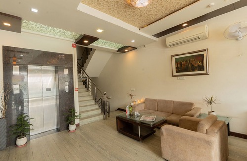Malviya Nagar Hotel | Fabhotel Signature Inn