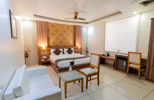 Malviya Nagar Hotel | Fabhotel Signature Inn