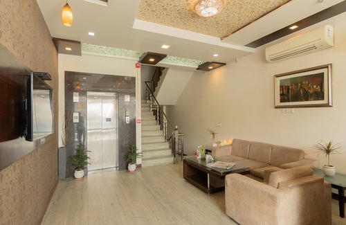 Malviya Nagar Hotel | Fabhotel Signature Inn