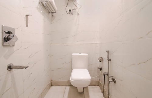 Jasola Hotel | Fabhotel Ssensse