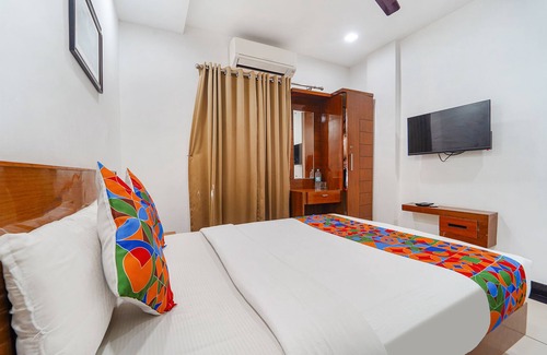 Kaloor Hotel | FabHotel Stratford