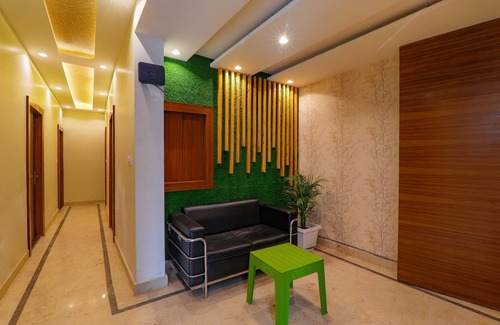 Mahmoorganj Hotel | Fabhotel Super 3 Premium