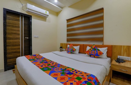 Mahmoorganj Hotel | Fabhotel Super 3 Premium