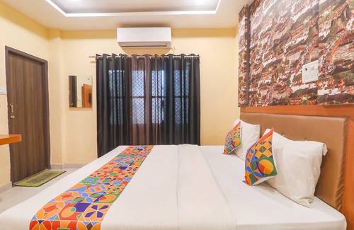Varanasi Hotel | Fabhotel Swarn Banquet