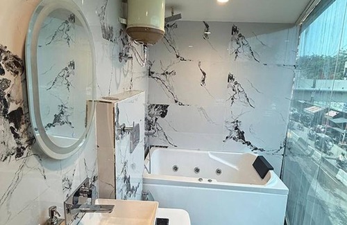 Delhi Hotel | Fabhotel The Aura