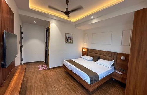 Delhi Hotel | Fabhotel The Aura