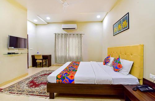 Vaishali Nagar Hotel | FabHotel The Castle Homestay