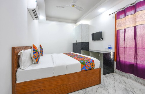 Sainik Farm Hotel | FabHotel The Cozy Cloud