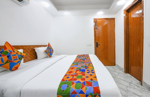 Sainik Farm Hotel | FabHotel The Cozy Cloud