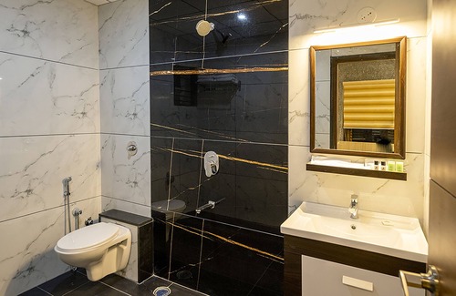 Domlur Hotel | Fabhotel The Leela Park