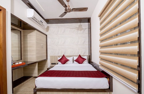 Domlur Hotel | Fabhotel The Leela Park