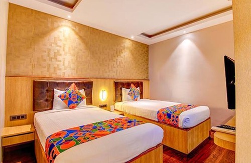 Indiranagar Hotel | Fabhotel The Rameshwaram