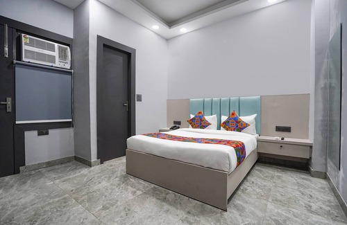 Delhi Hotel | FabHotel The Royal