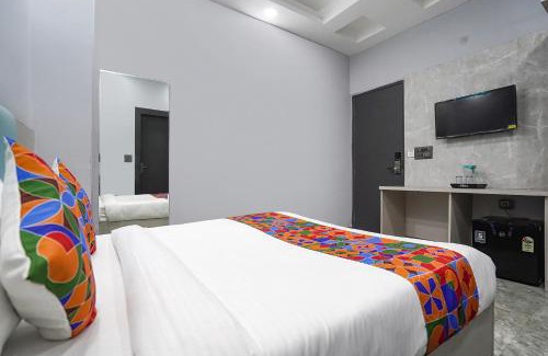 Delhi Hotel | FabHotel The Royal - Near Greater Kailash Metro