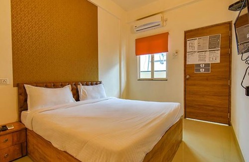 Pimpri - Chinchwad Hotel | FabHotel Tiru Residency