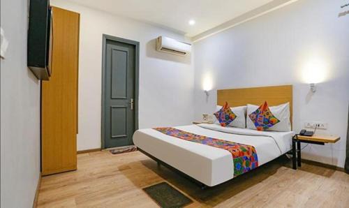 Delhi Hotel | FabHotel Urban Residency Model Town