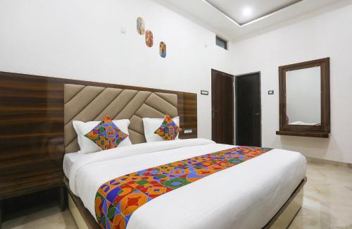Kakarmatha Hotel | FabHotel Varanasi Suites
