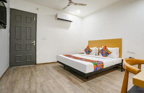 Pashim Vihar Hotel | FabHotel VAT - Meera Bagh