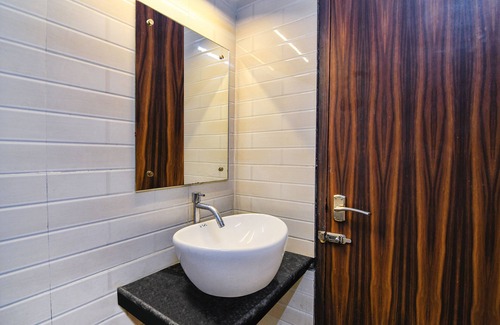 Kolkata Hotel | Fabhotel White House I