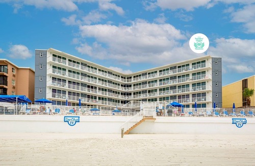 Daytona Beach Shores Condo | Fabulous 1-BR condo at Sea Club IV in Daytona Beach Shores directly on the beach
