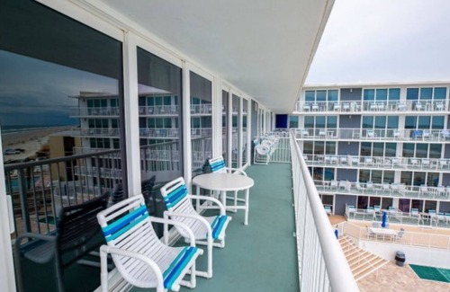 Daytona Beach Shores Condo | Fabulous 1-BR condo at Sea Club IV in Daytona Beach Shores directly on the beach