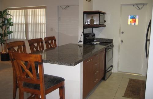 Pompano Beach Condo | FABULOUS 1BR/1BTH CONDO - 1/2 BLOCK TO BEACH