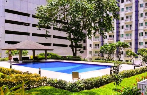 Santo Cristo Condo | Fabulous 1BR Condo with Balcony WiFi Shopping District Quezon City