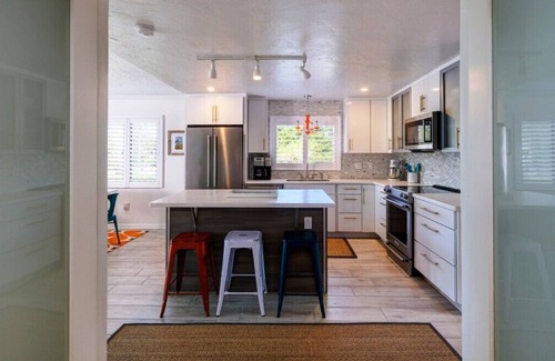 Holmes Beach Condo | FABULOUS 2/2 Condo, Heated Community Pools, Tennis, Walking Distance to Gulf.