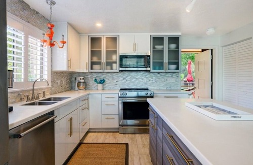 Holmes Beach Condo | FABULOUS 2/2 Condo, Heated Community Pools, Tennis, Walking Distance to Gulf.