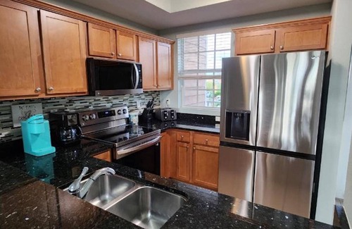 Ruskin House | Fabulous 2-Bedroom Canalside Townhome in Little Harbor Resort
