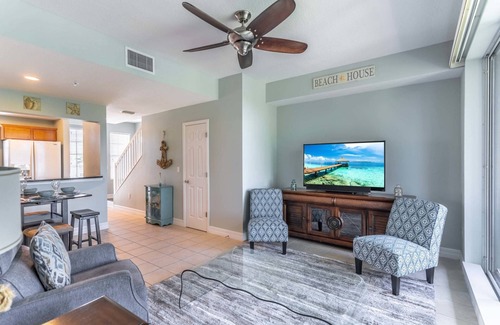 Ruskin House | Fabulous 2-Bedroom Canalside Townhome in Little Harbor Resort
