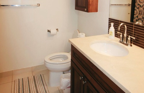 Fairfax House | Fabulous 2 bedroom townhouse in Fairfax VA