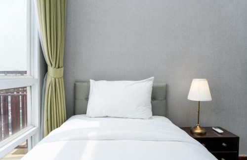 Old Jakarta Apartment | Fabulous 2BR Apartment Lucky Tower Residence By Travelio