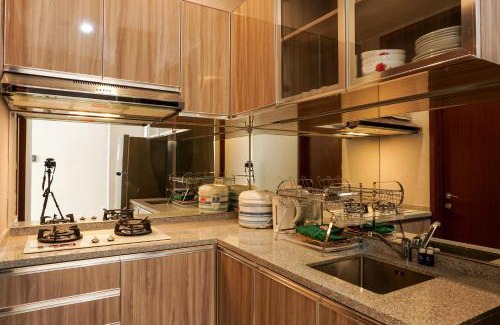 Old Jakarta Apartment | Fabulous 2BR Apartment Lucky Tower Residence By Travelio
