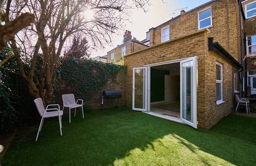 Queen's Park Apartment | Fabulous 3 bed W9 apartment with private garden