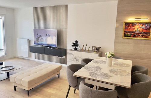 Saint-Ouen Apartment | Fabulous 3BR Apt at the doors of Paris, view on Sacre Coeur, parking, WiFi A/C