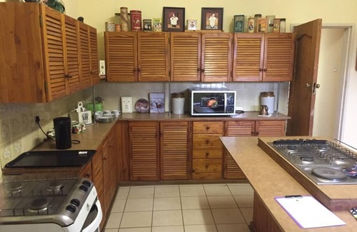 Hekpoort Other | Fabulous 4-bedroom farmhouse in Hekpoort with stunning views