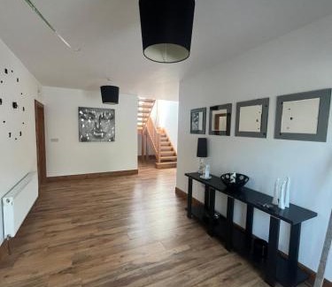 Oughterard House | Fabulous 4 Bedroom House, Gateway to Connemara