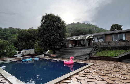 Sakri Villa | Fabulous 4-bedroom villa with PRIVATE POOL Dhamandhar, Pawna