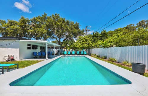 Ives Estates House | Fabulous 5-bedroom house with sparkling pool in North Miami Beach